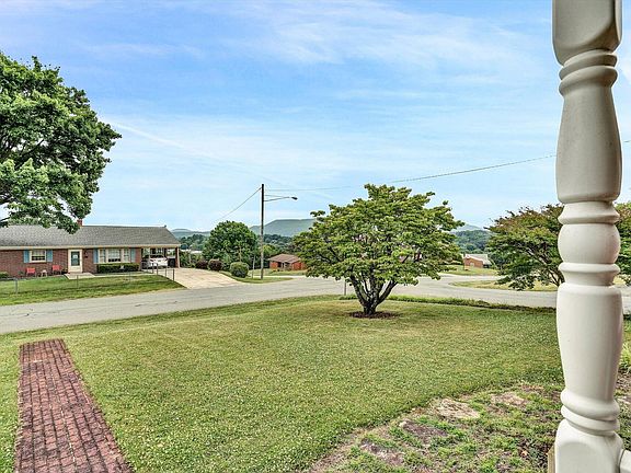 2nd image of 702 Anchor Dr