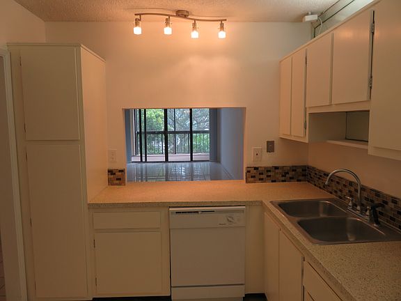 4th image of 8429 Forest Hills Dr APT 302