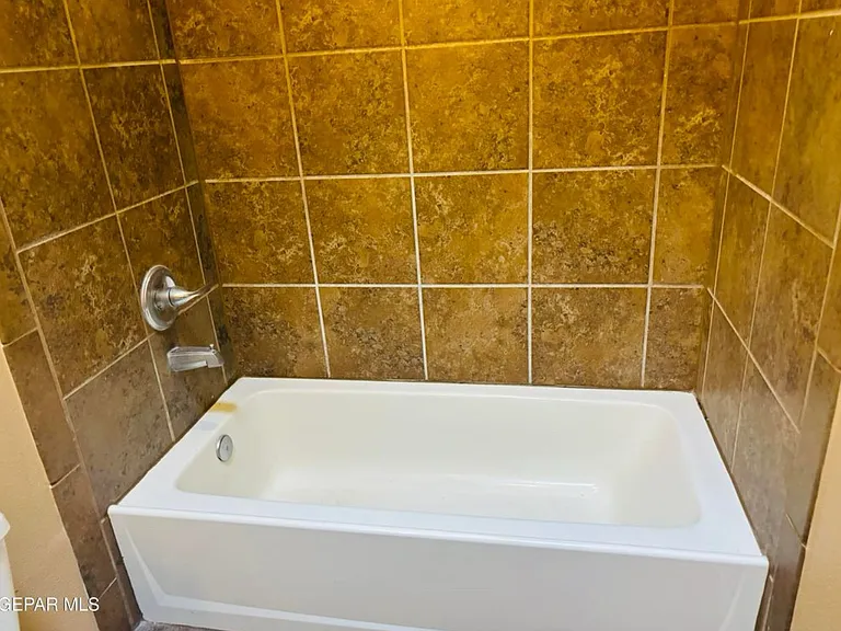 12916 Hueco Hill Dr — Photo 10