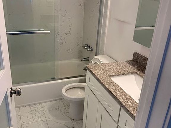4th image of 813 Westmount Dr APT 2