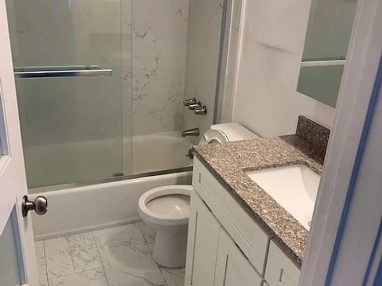 813 Westmount Dr — Photo 4