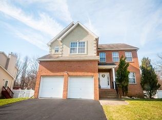 68 Gate Ln, Old Bridge, NJ 08857