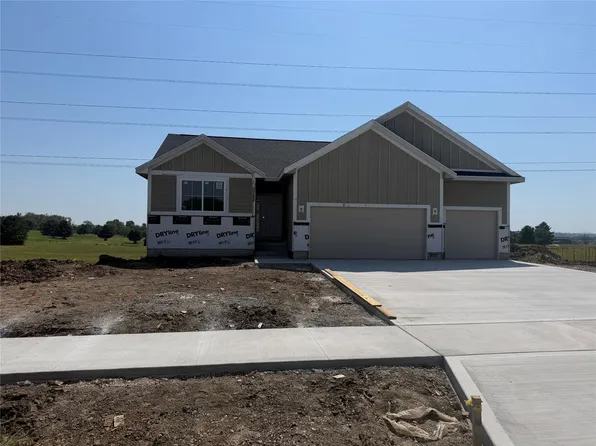 3014 Shady Lane Dr, Norwalk, IA 50211