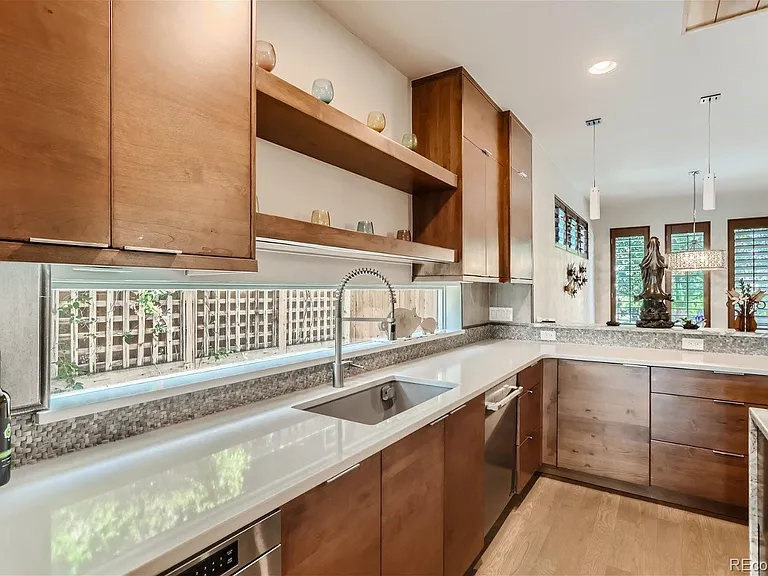 1634 S Grant St — Photo 33