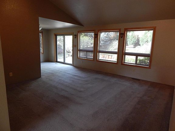 4th image of 2638 Lemaister Ave