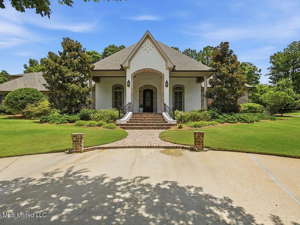 1st image of 465 Pembrooke Dr