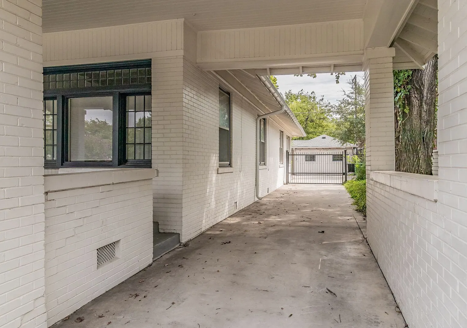 Charming Home in Fairmount — Photo 3