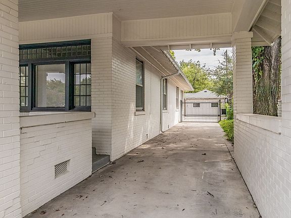3rd image of 2209 6th Ave