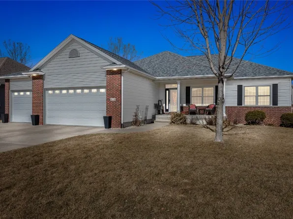 810 Leslie Ln, Robins, IA 52328