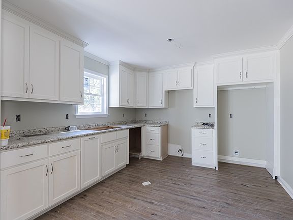 5th image of 1812 Hazel Dr