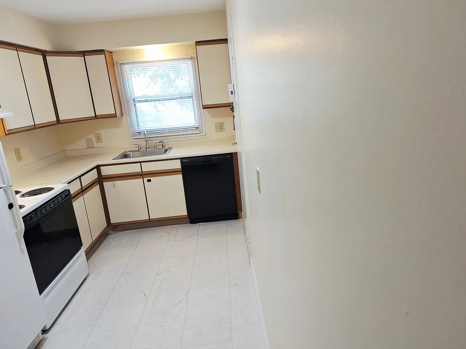 2 bed, 778 sqft, $1,900 — Photo 4