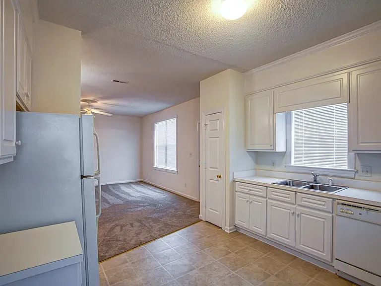 Hunter's Park Apartments — Photo 19