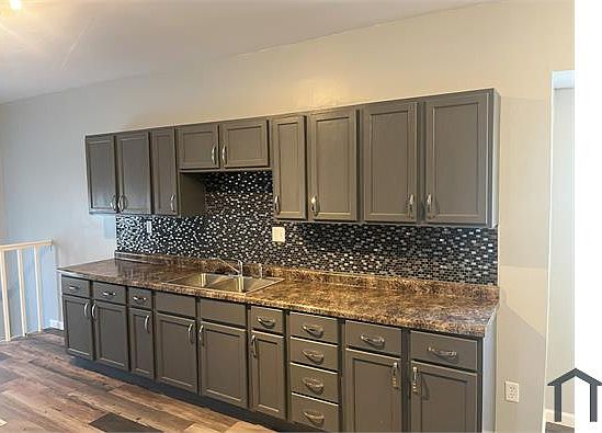 5th image of 117 W 36th St
