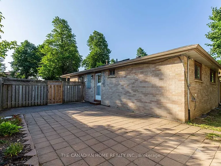4 Barkwood Ct #BASEMENT — Photo 2