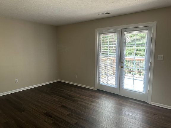 4th image of 146-152 Oakwood Dr #148