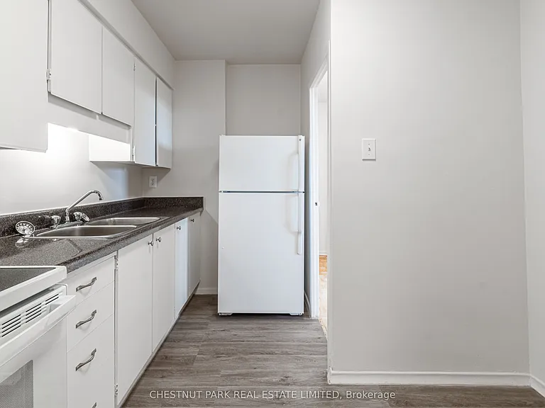 40 Godstone Rd #806 — Photo 12