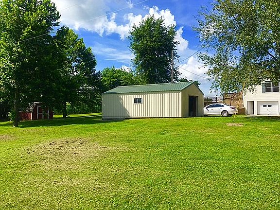 3rd image of 275 Laurel Wood Ln