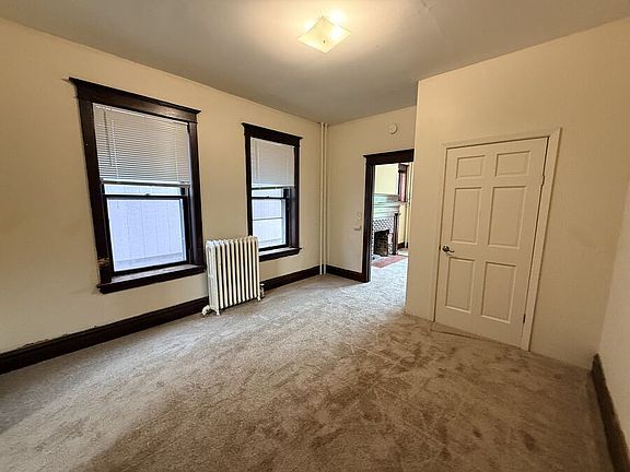 5th image of 827 2nd St #1