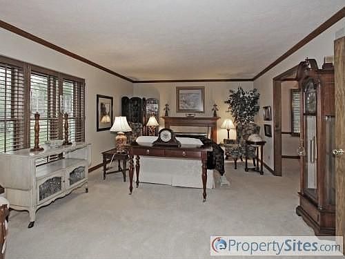3rd image of 279 Larkspur Ct