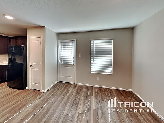 4th image of 1211 Wildflower St