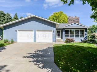 206 39th Ave S, Moorhead, MN 56560