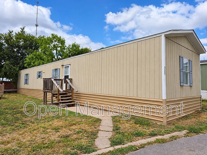 3 bed, 2.0 bath, 1216 sqft, $975 — Photo 1