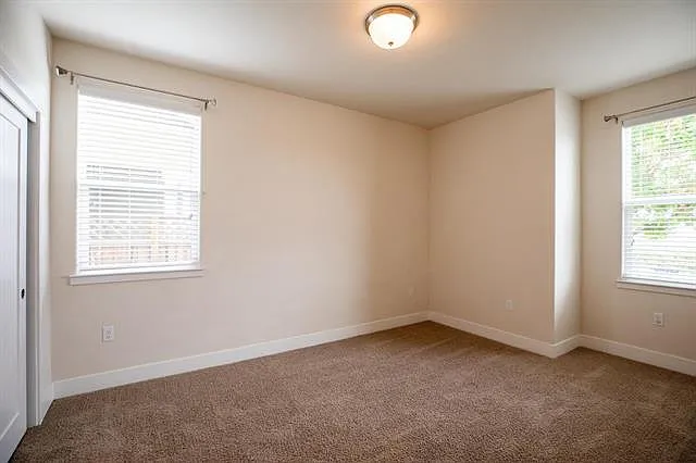 13525 Warren Ave — Photo 16