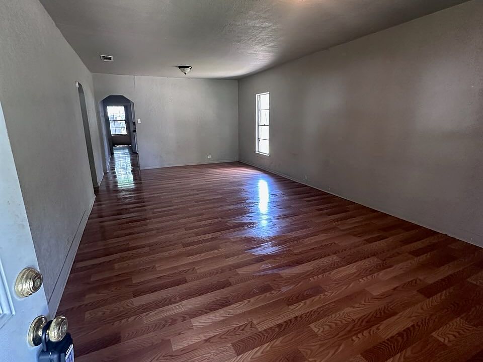 2nd image of 6008 Trinity St