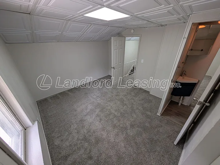 566 Jackson St — Photo 12