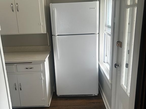 4th image of 22 1/2 Schonhardt St