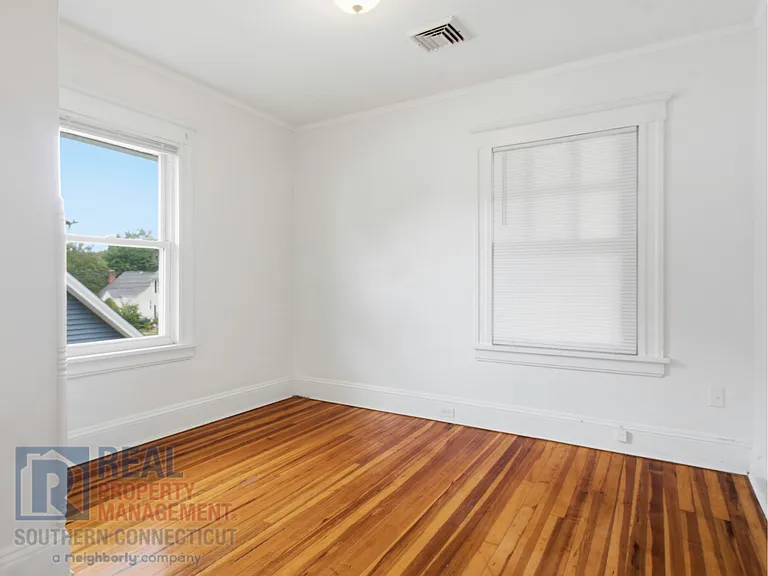 92 Aldine Ave #2 — Photo 4