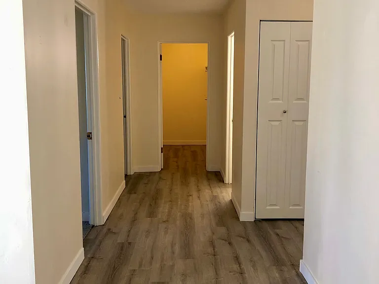 885 Craigflower Rd — Photo 11