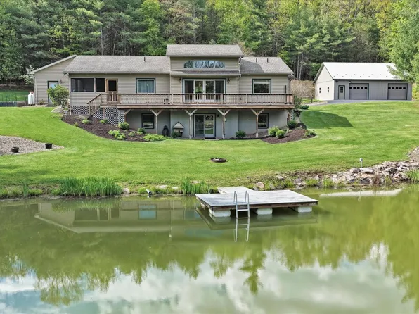 81 Stump Ln, Pine Grove, PA 17963