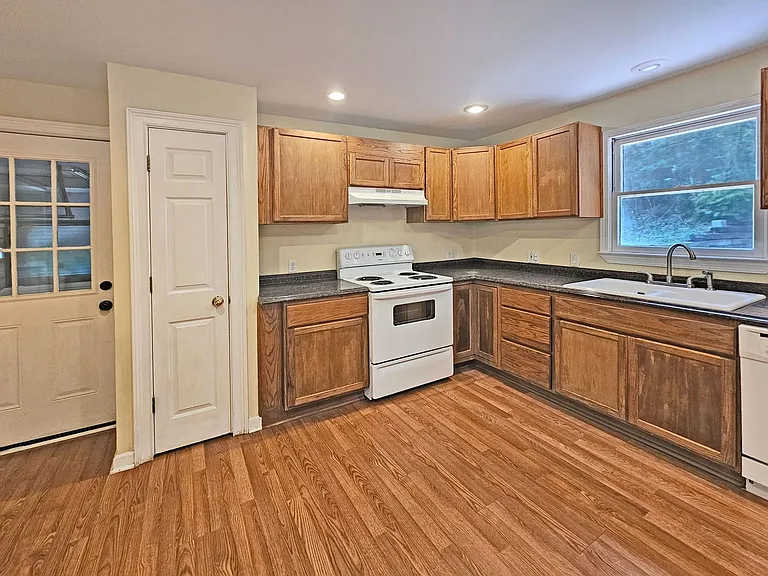 1653 Wildwood Rd NE — Photo 21