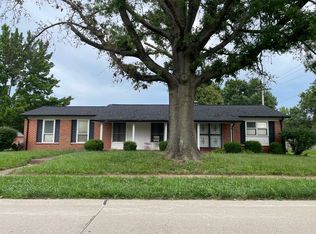 3030 Wellington Dr, Florissant, MO 63033