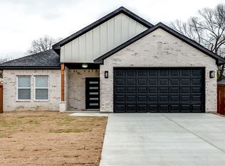 1027 E Jefferson Ave, Fort Worth, TX 76104