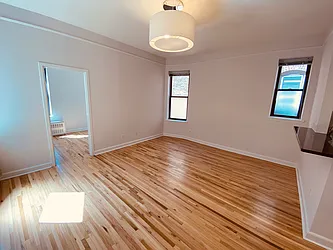 Rented by Metropolis Real Estate of Manhattan