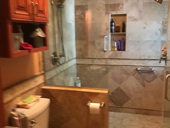 5th image of 3666 Lakewood Ct