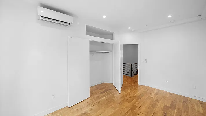 Rented by Nooklyn NYC LLC | media 9