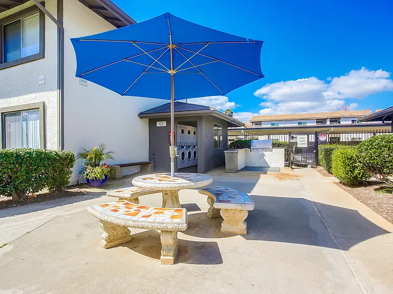 Grand Regency Apartments — Photo 15