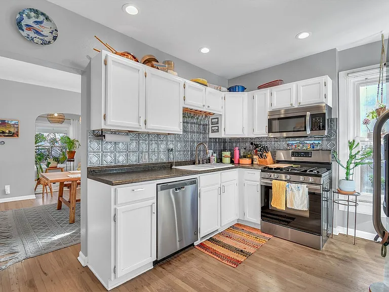 617 S Logan St — Photo 12