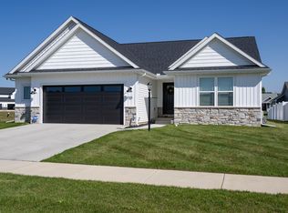 710 Cates Dr, Mahomet, IL 61853