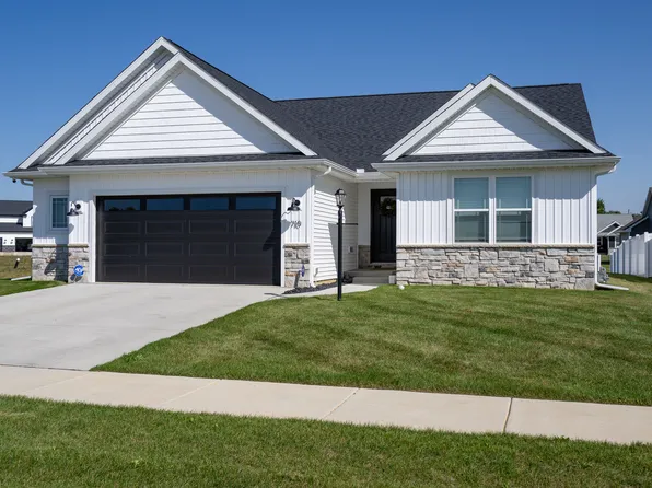 710 Cates Dr, Mahomet, IL 61853