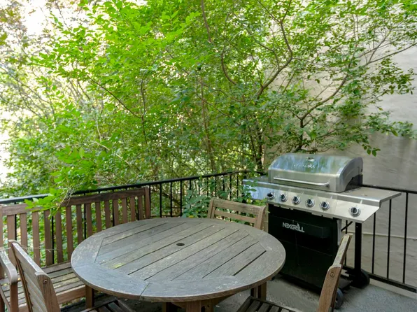 823 Union Street image 12 of 14