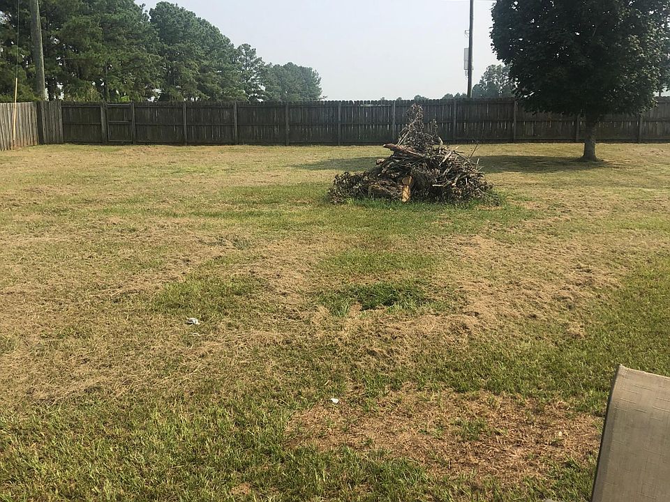 2nd image of 201 E Pointe Cir