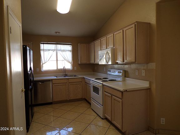 5th image of 8415 W HOLLY Street