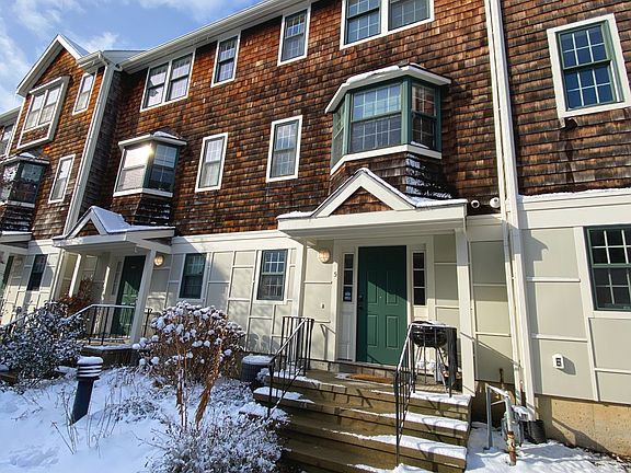 2nd image of 523 Hancock St Unit 5