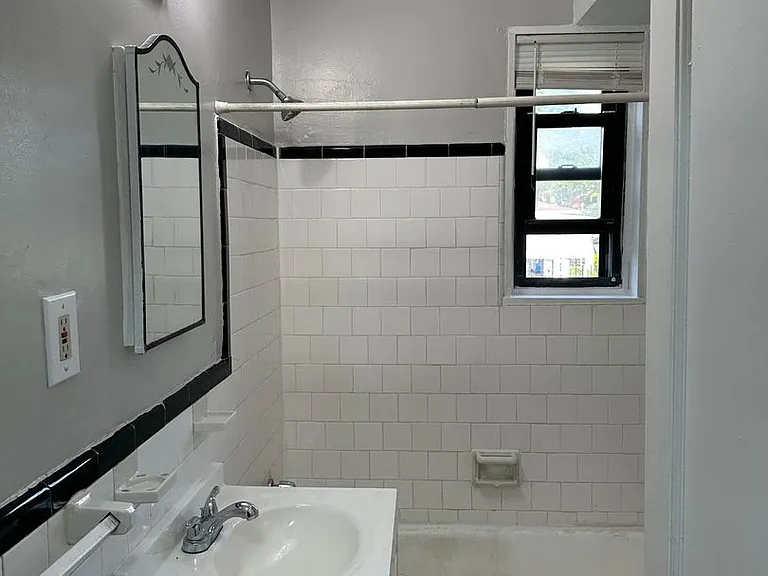 1000 Otis St NE — Photo 2