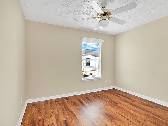4th image of 9052 Wilcrest Dr