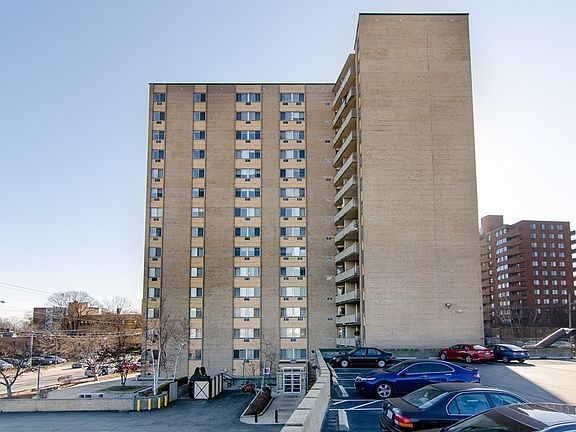 3rd image of 1025 Hancock St Unit 6J